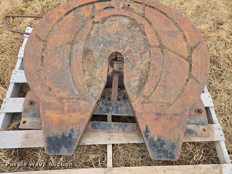 image for item ES2860 Holland fifth wheel plate