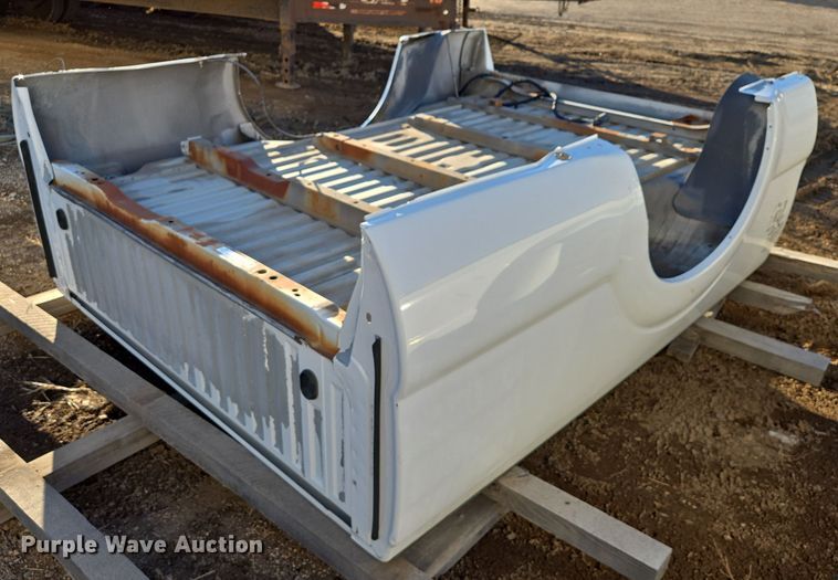 image for item ES2875 Ford pickup box