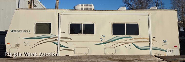 image for item ES2876 2000 Fleetwood Wilderness camper