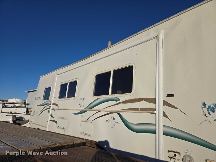 image for item ES2876 2000 Fleetwood Wilderness camper