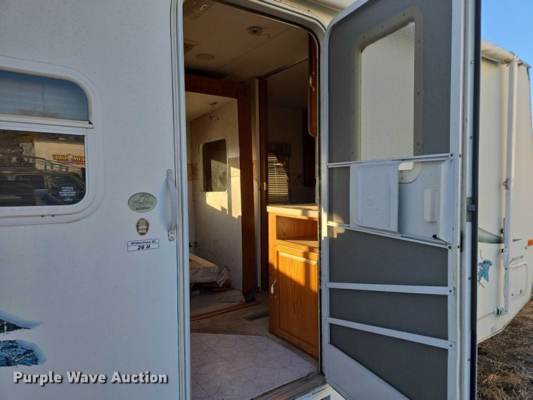 image for item ES2876 2000 Fleetwood Wilderness camper