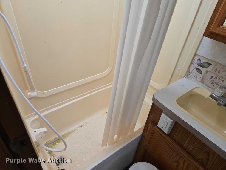 image for item ES2876 2000 Fleetwood Wilderness camper