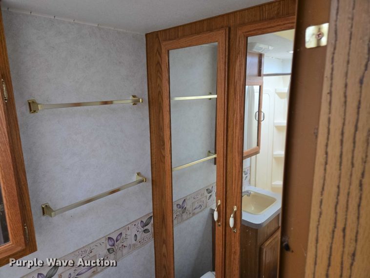 image for item ES2876 2000 Fleetwood Wilderness camper