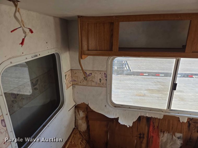 image for item ES2876 2000 Fleetwood Wilderness camper