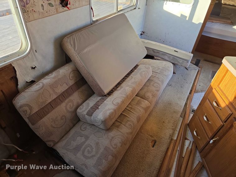 image for item ES2876 2000 Fleetwood Wilderness camper