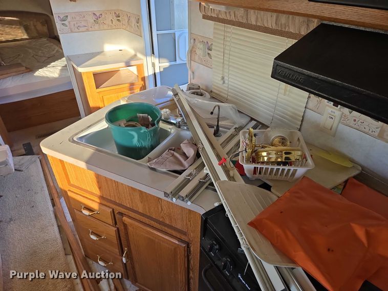 image for item ES2876 2000 Fleetwood Wilderness camper