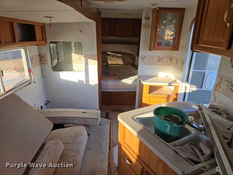 image for item ES2876 2000 Fleetwood Wilderness camper