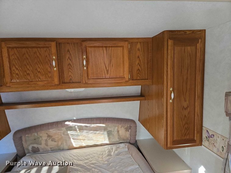 image for item ES2876 2000 Fleetwood Wilderness camper