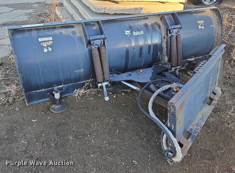 image for item ES2877 Bobcat 84 Snowblade skid steer snow plow