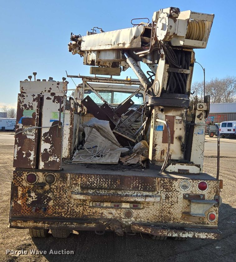 image for item ES2888 1981 Ford 900 digger derrick truck