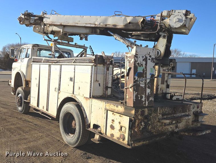 image for item ES2888 1981 Ford 900 digger derrick truck