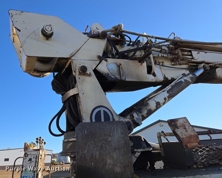 image for item ES2888 1981 Ford 900 digger derrick truck