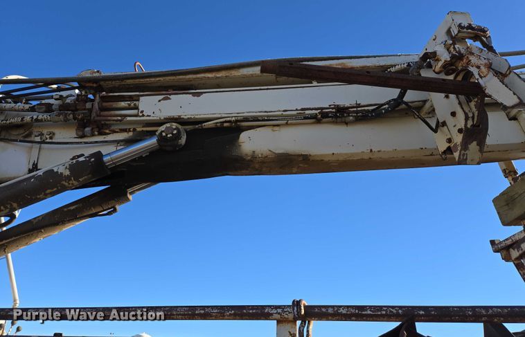 image for item ES2888 1981 Ford 900 digger derrick truck