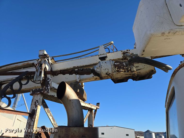 image for item ES2888 1981 Ford 900 digger derrick truck