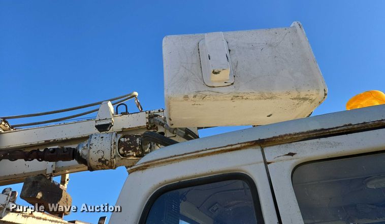 image for item ES2888 1981 Ford 900 digger derrick truck
