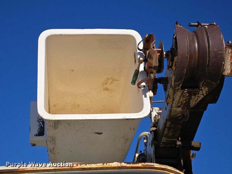 image for item ES2888 1981 Ford 900 digger derrick truck