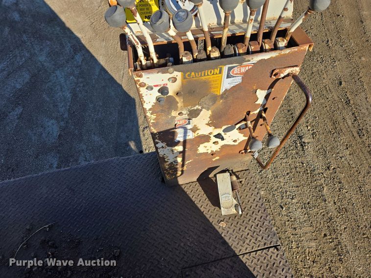 image for item ES2888 1981 Ford 900 digger derrick truck