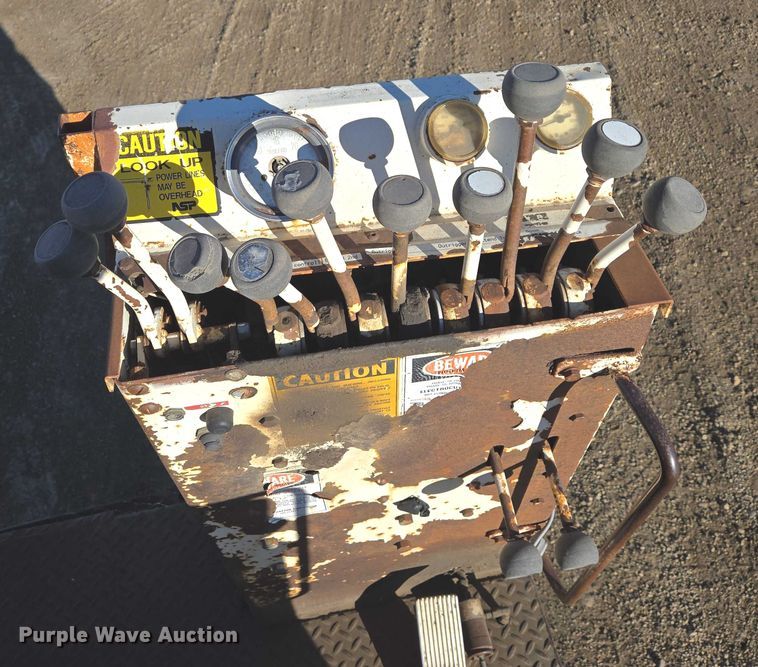 image for item ES2888 1981 Ford 900 digger derrick truck