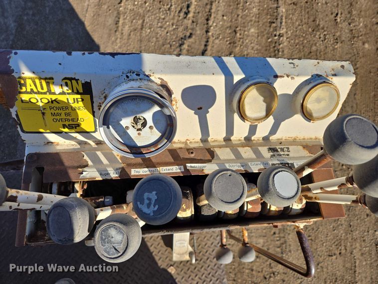 image for item ES2888 1981 Ford 900 digger derrick truck