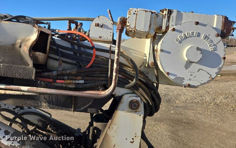 image for item ES2888 1981 Ford 900 digger derrick truck