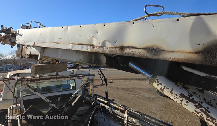 image for item ES2888 1981 Ford 900 digger derrick truck