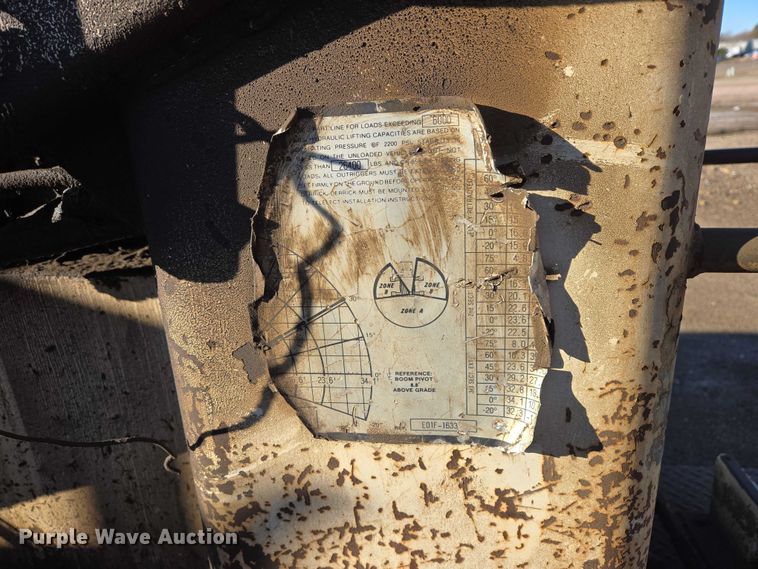 image for item ES2888 1981 Ford 900 digger derrick truck