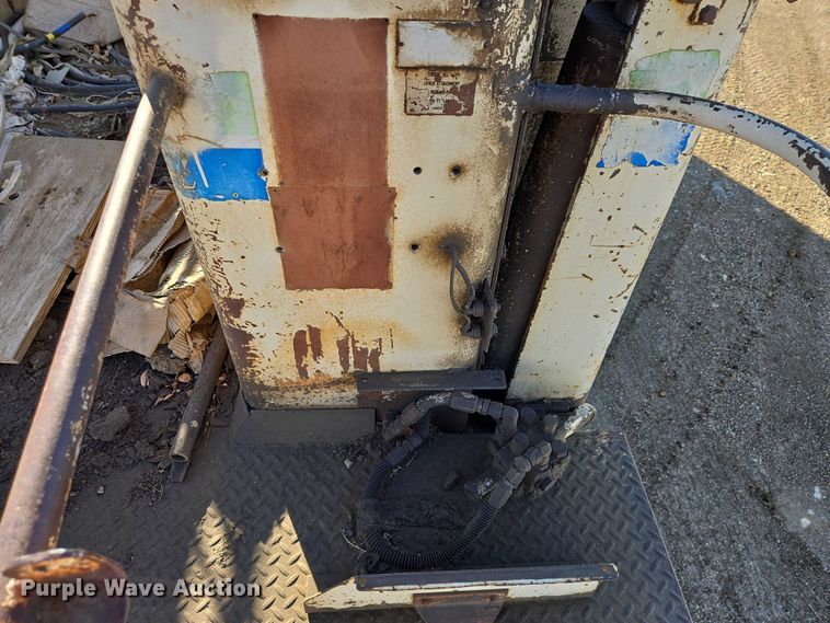 image for item ES2888 1981 Ford 900 digger derrick truck