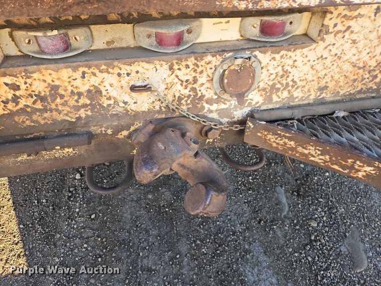 image for item ES2888 1981 Ford 900 digger derrick truck
