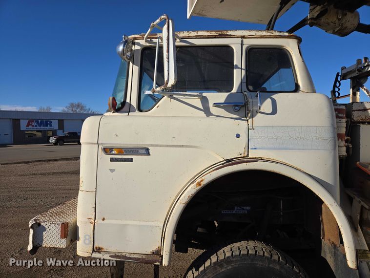 image for item ES2888 1981 Ford 900 digger derrick truck