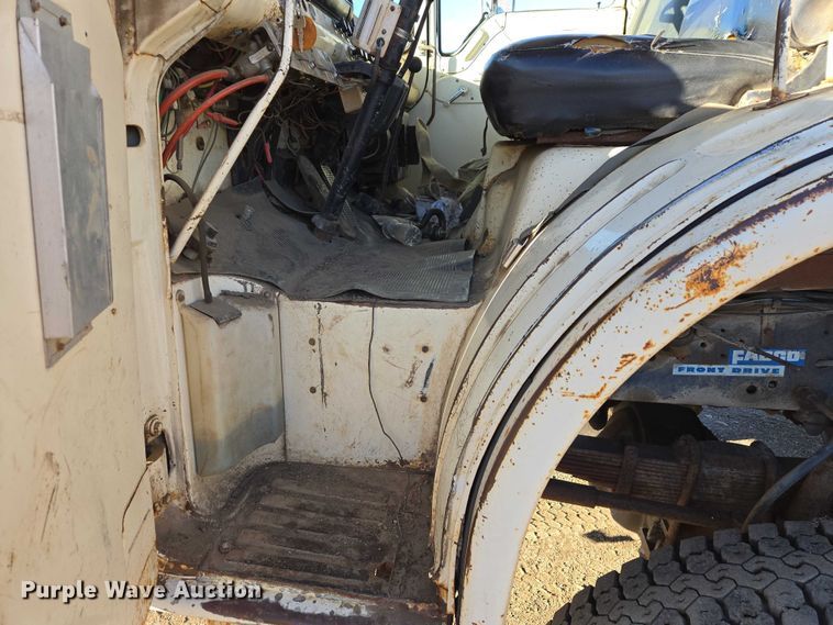 image for item ES2888 1981 Ford 900 digger derrick truck