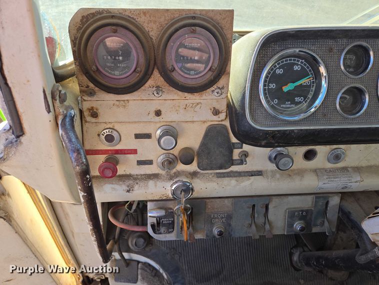 image for item ES2888 1981 Ford 900 digger derrick truck