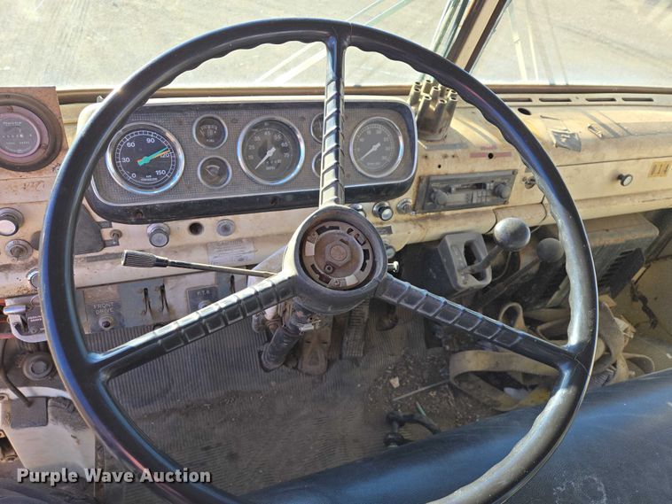 image for item ES2888 1981 Ford 900 digger derrick truck