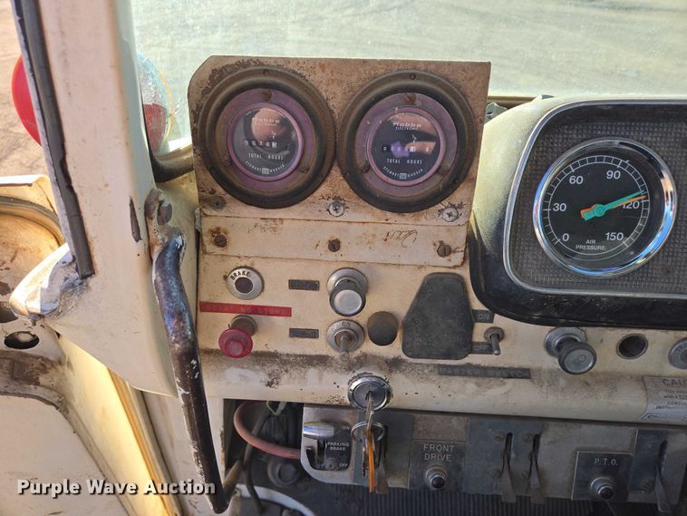 image for item ES2888 1981 Ford 900 digger derrick truck