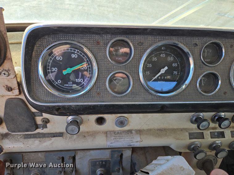 image for item ES2888 1981 Ford 900 digger derrick truck