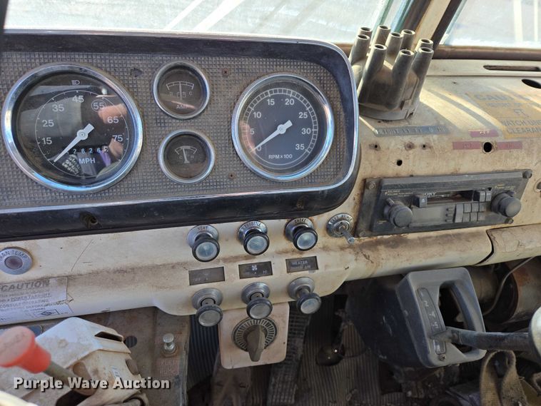 image for item ES2888 1981 Ford 900 digger derrick truck