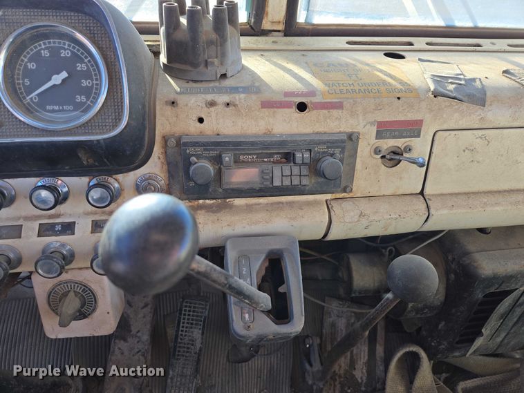 image for item ES2888 1981 Ford 900 digger derrick truck