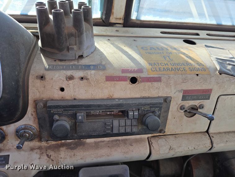 image for item ES2888 1981 Ford 900 digger derrick truck