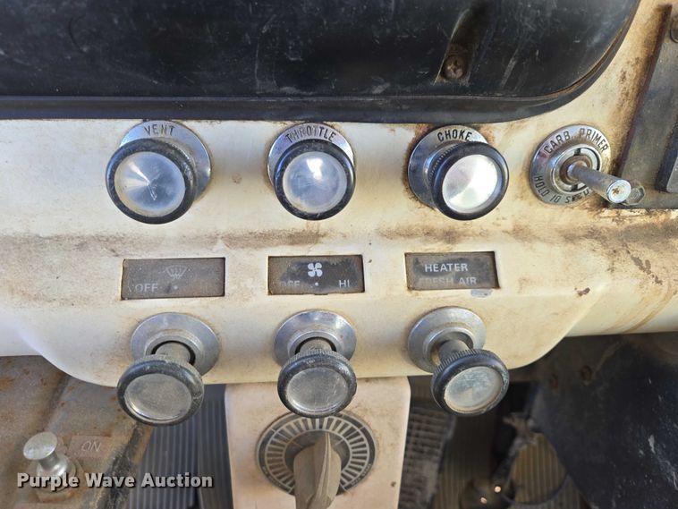 image for item ES2888 1981 Ford 900 digger derrick truck