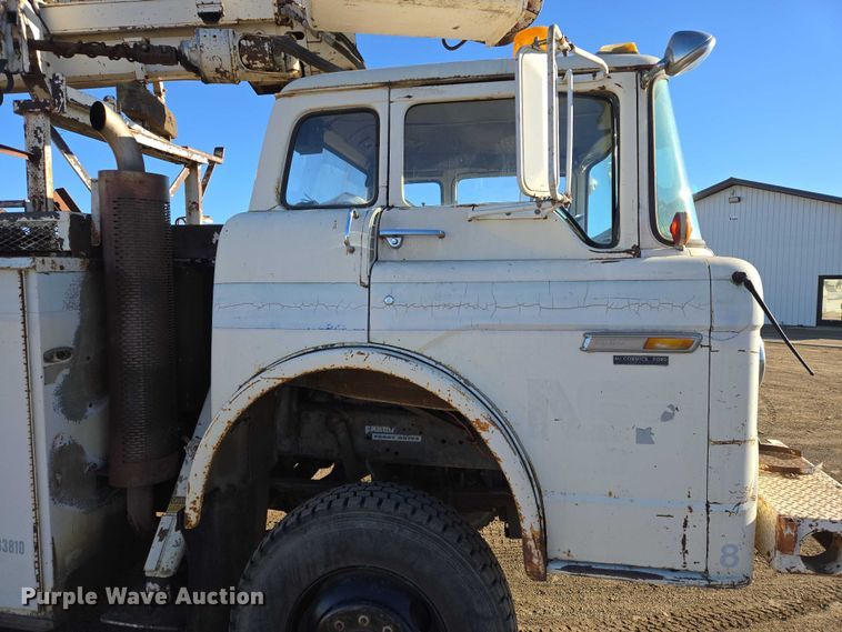 image for item ES2888 1981 Ford 900 digger derrick truck