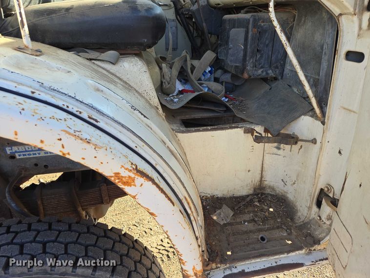 image for item ES2888 1981 Ford 900 digger derrick truck