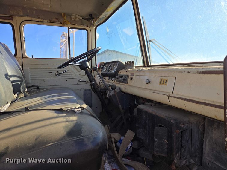 image for item ES2888 1981 Ford 900 digger derrick truck