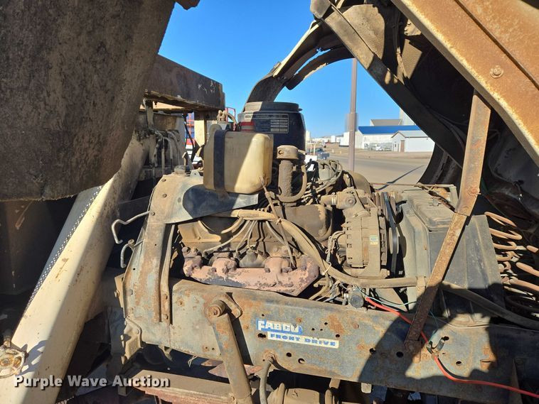 image for item ES2888 1981 Ford 900 digger derrick truck