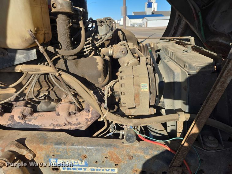 image for item ES2888 1981 Ford 900 digger derrick truck