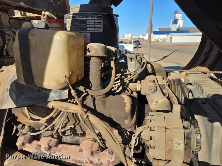 image for item ES2888 1981 Ford 900 digger derrick truck