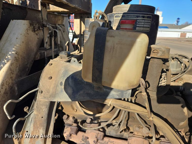 image for item ES2888 1981 Ford 900 digger derrick truck