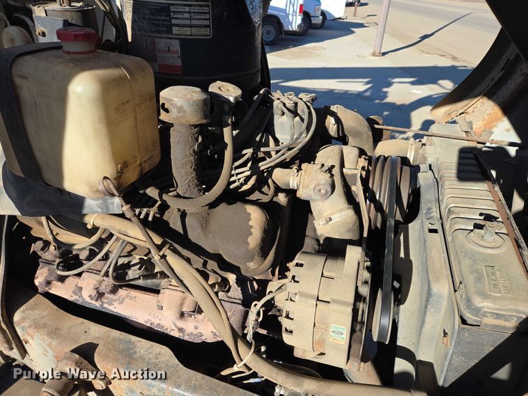 image for item ES2888 1981 Ford 900 digger derrick truck