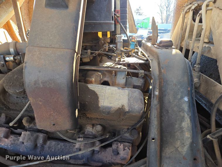 image for item ES2888 1981 Ford 900 digger derrick truck