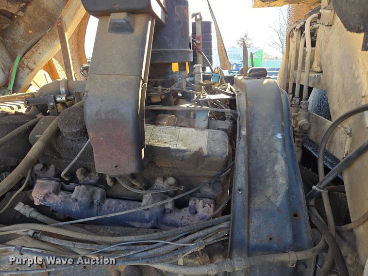 image for item ES2888 1981 Ford 900 digger derrick truck