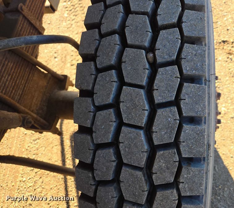 image for item ES2888 1981 Ford 900 digger derrick truck