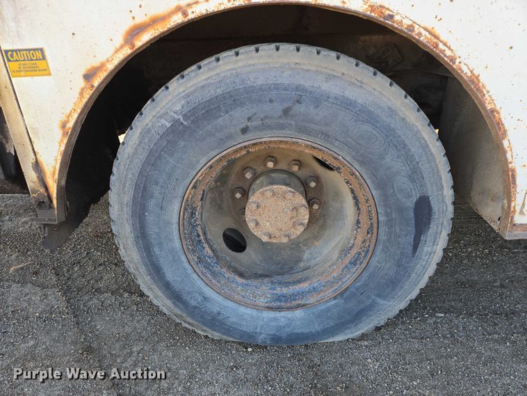 image for item ES2888 1981 Ford 900 digger derrick truck